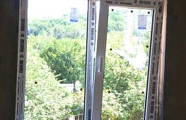 Металлопластиковое окно из профиля Rehau 60 Thermo-Design с немецкой фурнитурой Siegenia и мультифункциональными стеклопакетами. tab